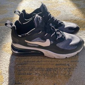 Women’s Black 8.5 Nike 270 React